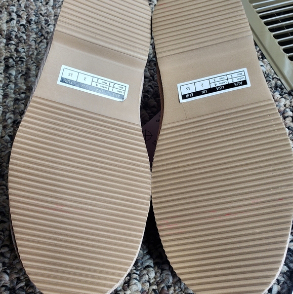 Slippers - Picture 5 of 8